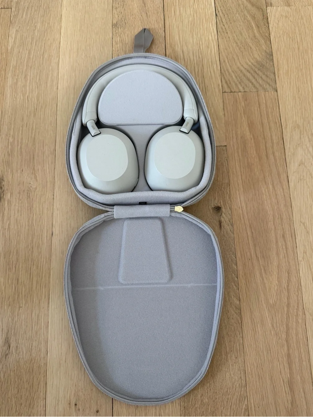 Sony WH-1000XM5 Headphones - Silver (Like New) - Picture 1 of 4
